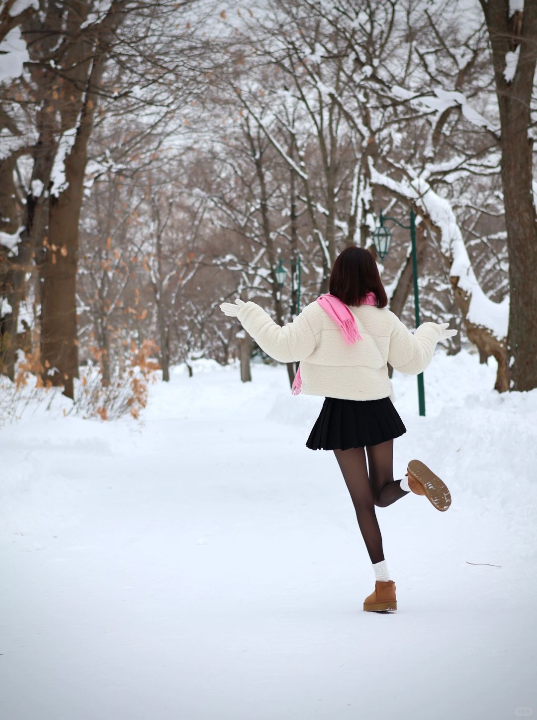 Sapporo/Hokkaido-Beautiful scenery of Hokkaido University❄️, snow-covered branches and flowing streams
