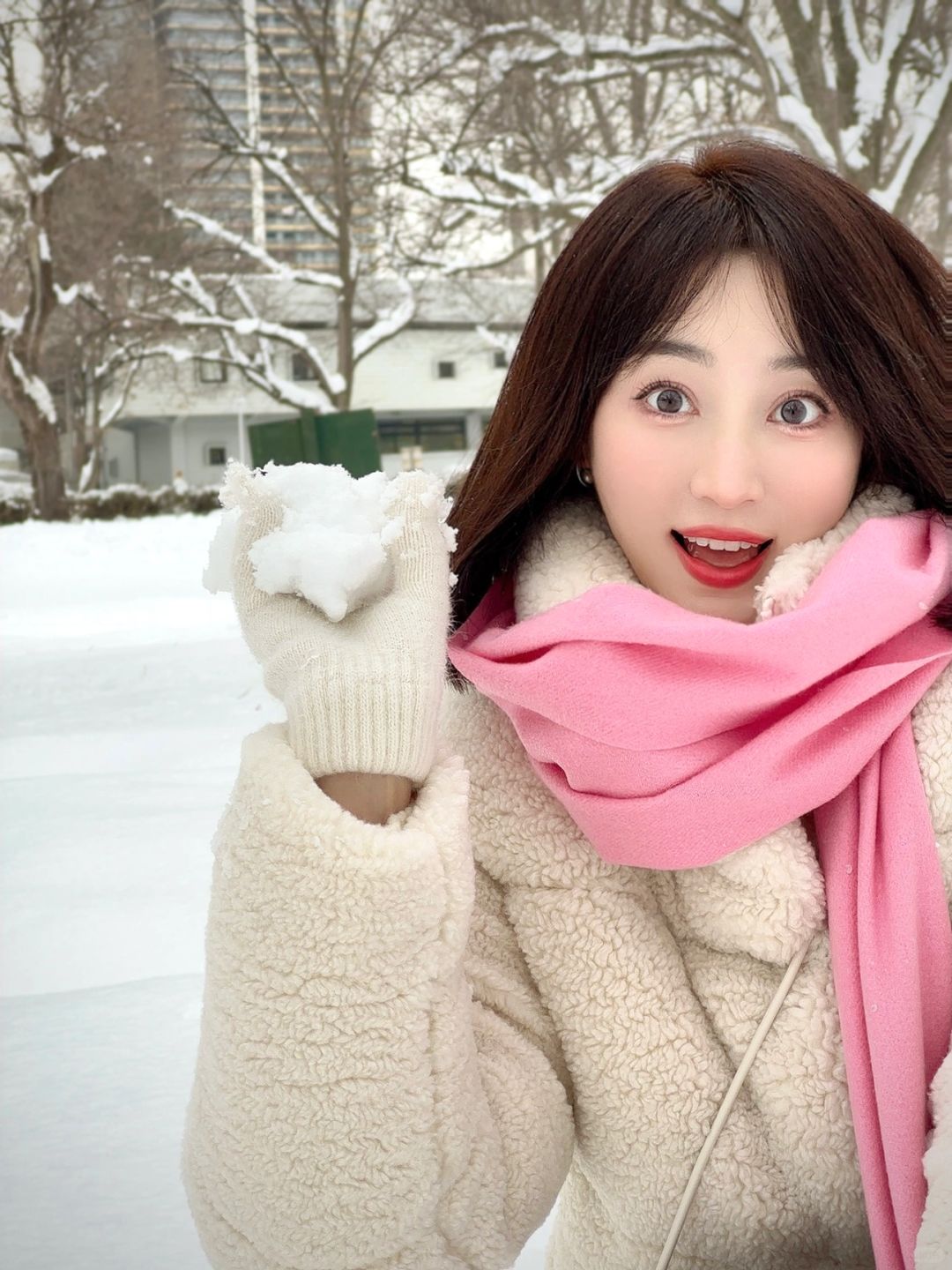 Sapporo/Hokkaido-Beautiful scenery of Hokkaido University❄️, snow-covered branches and flowing streams