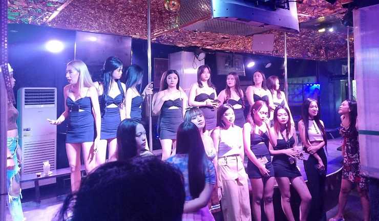 Clark/Angel City-Angeles City Red Light District Bar Guide: How to Have a Drink with a Girl You Like