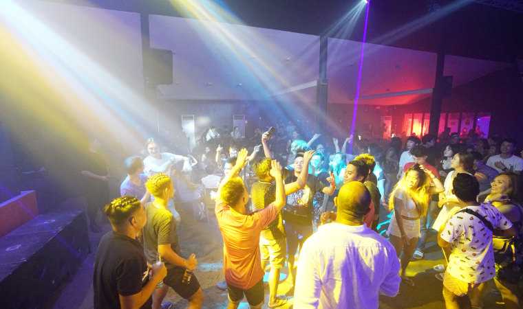 Boracay-Boracay's hottest beach nightclub under the starry sky: OM Bar
