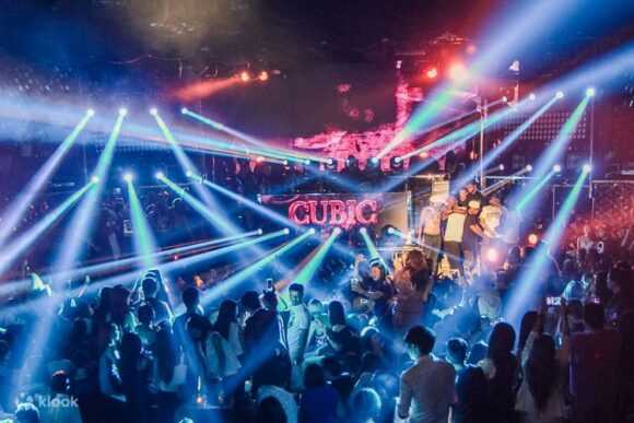 Macao-Macau Nightlife: Red Light District Nightclubs and Food Night Markets