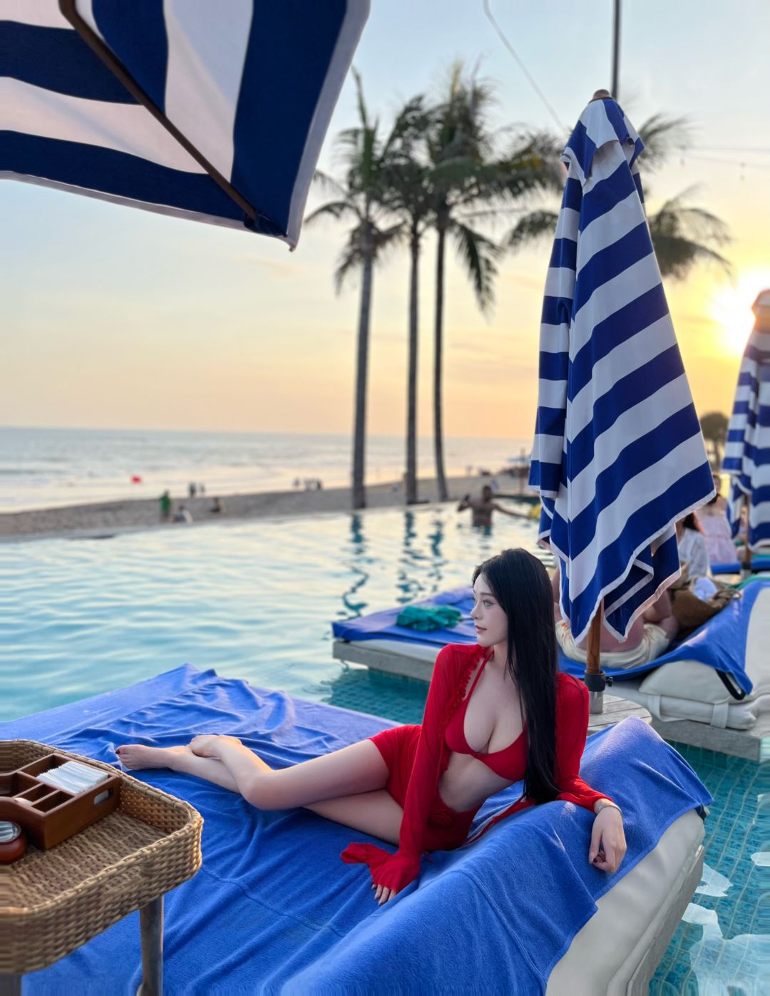 Bali-Bali's Jojo Blanca Kiki Bar?, bikini beach bar where you don't have to be shy