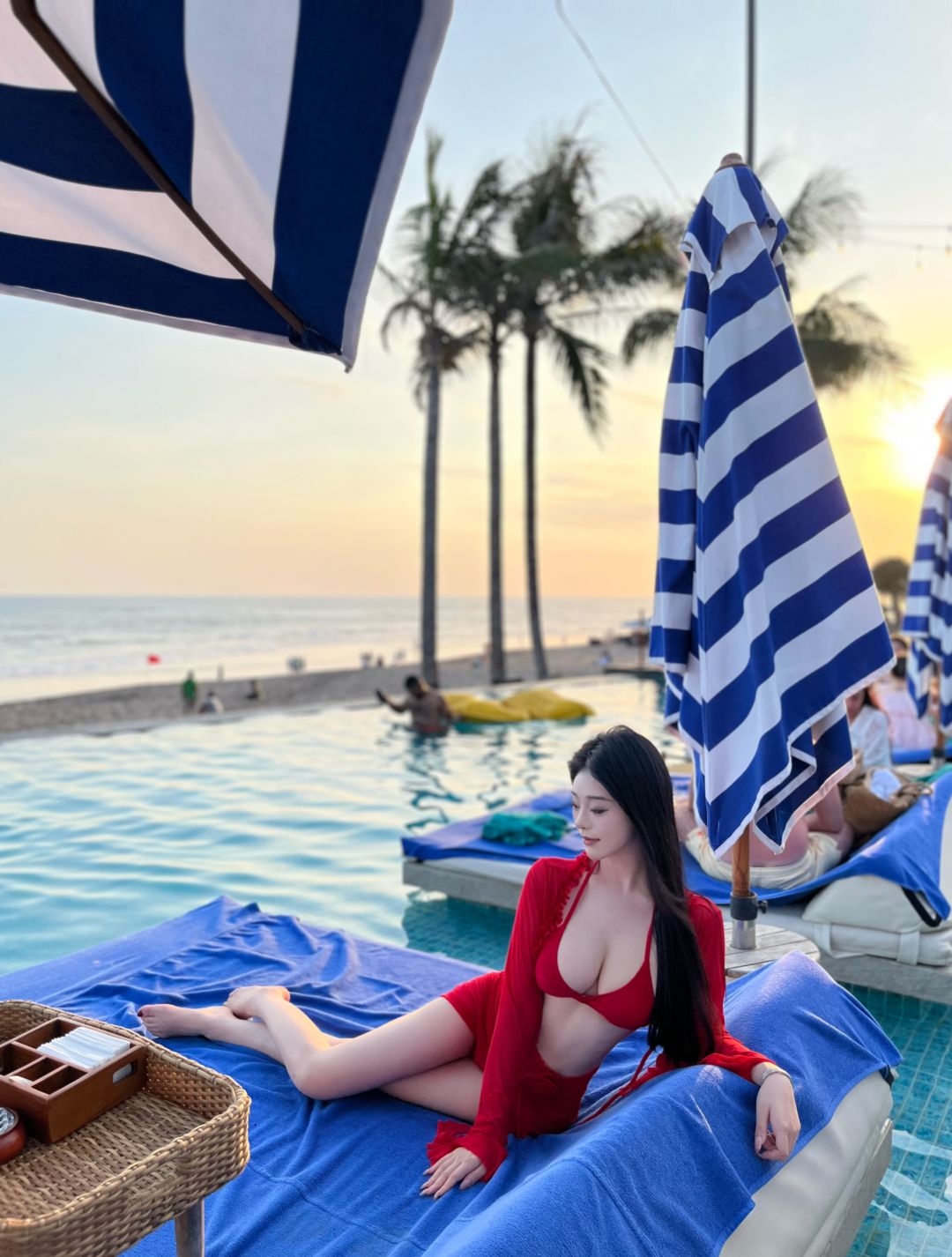 Bali-Bali's Jojo Blanca Kiki Bar?, bikini beach bar where you don't have to be shy