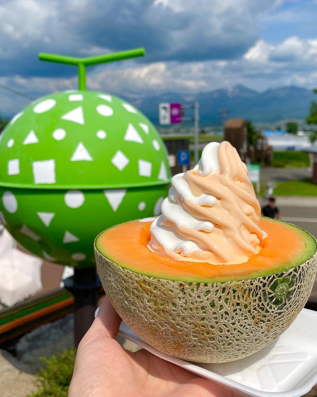 Sapporo/Hokkaido-Hokkaido's summer resort is full of greenery, colorful flowers, and beautiful sea views.