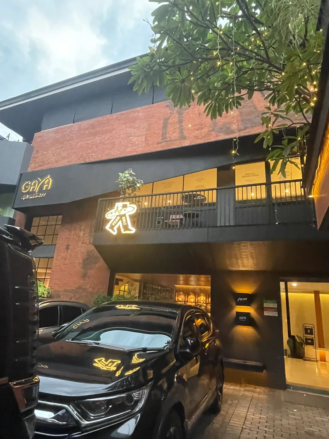 Jakarta-Relax your body with a Hot Ston massage at Gaya Spa Wolter Monginsidi in Jakarta