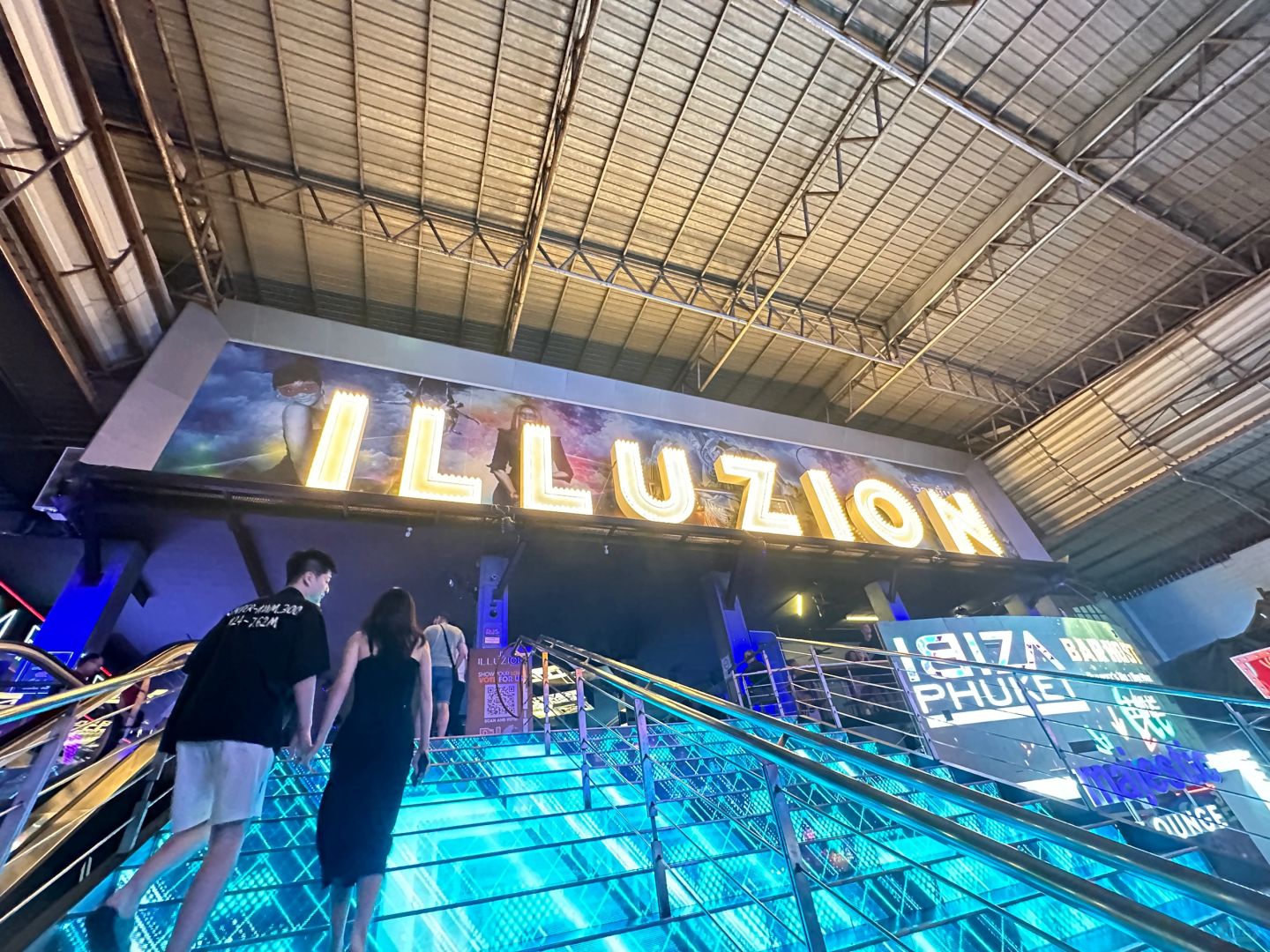 Phuket-Illuzion Bar, the world's top Phuket's largest nightclub, watch live dance performances
