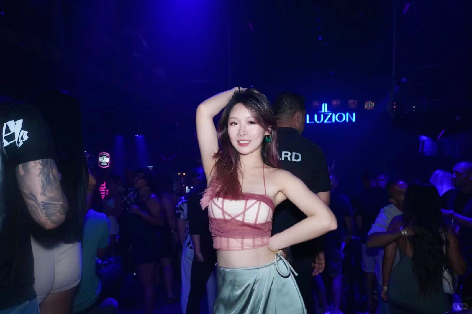 Phuket-Illuzion Bar, the world's top Phuket's largest nightclub, watch live dance performances