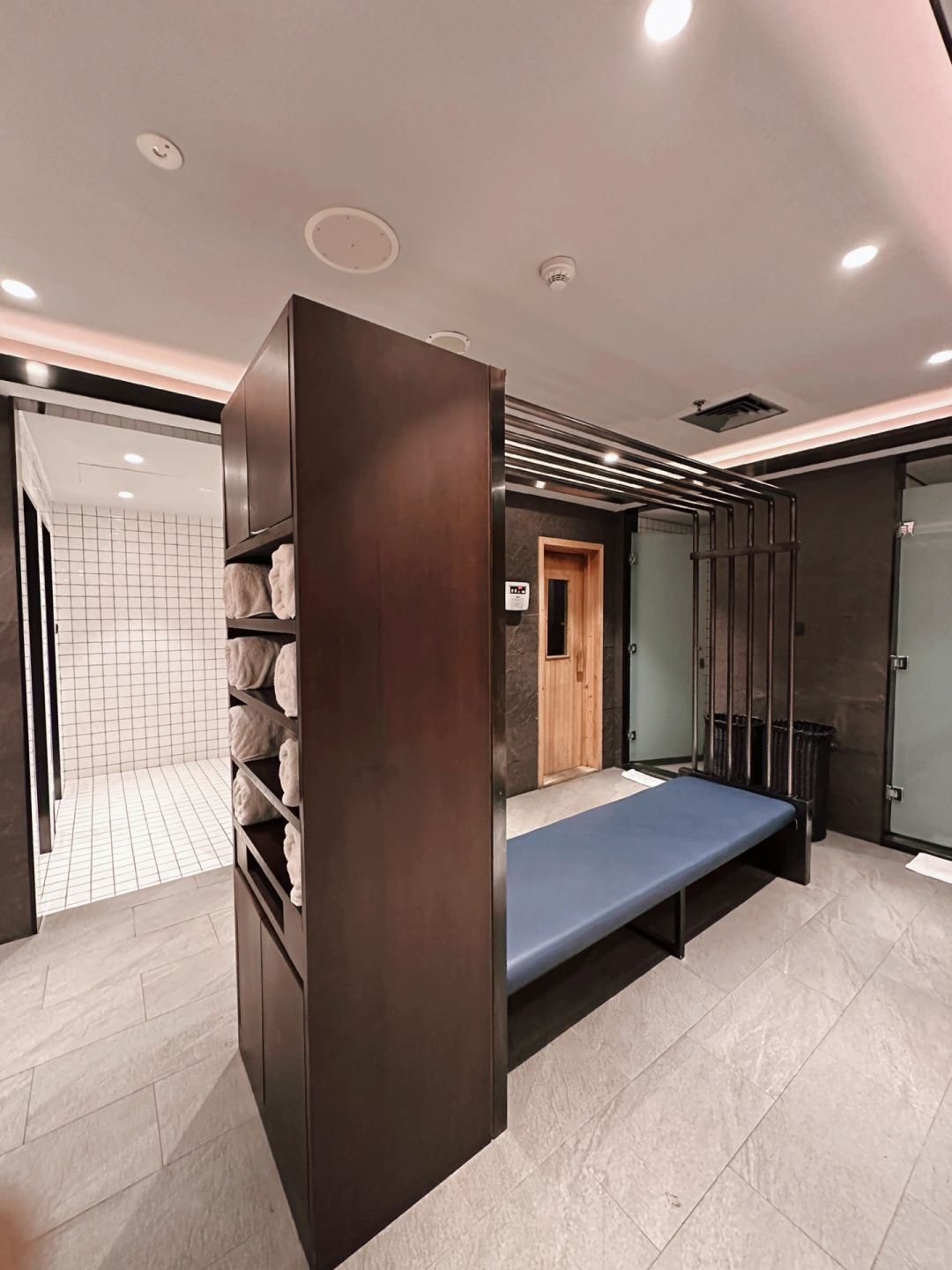 Jakarta-Four Seasons Spa on the 8th floor of Swiss Hotel Jakarta, experience Ritz-Carlton, Kempinski