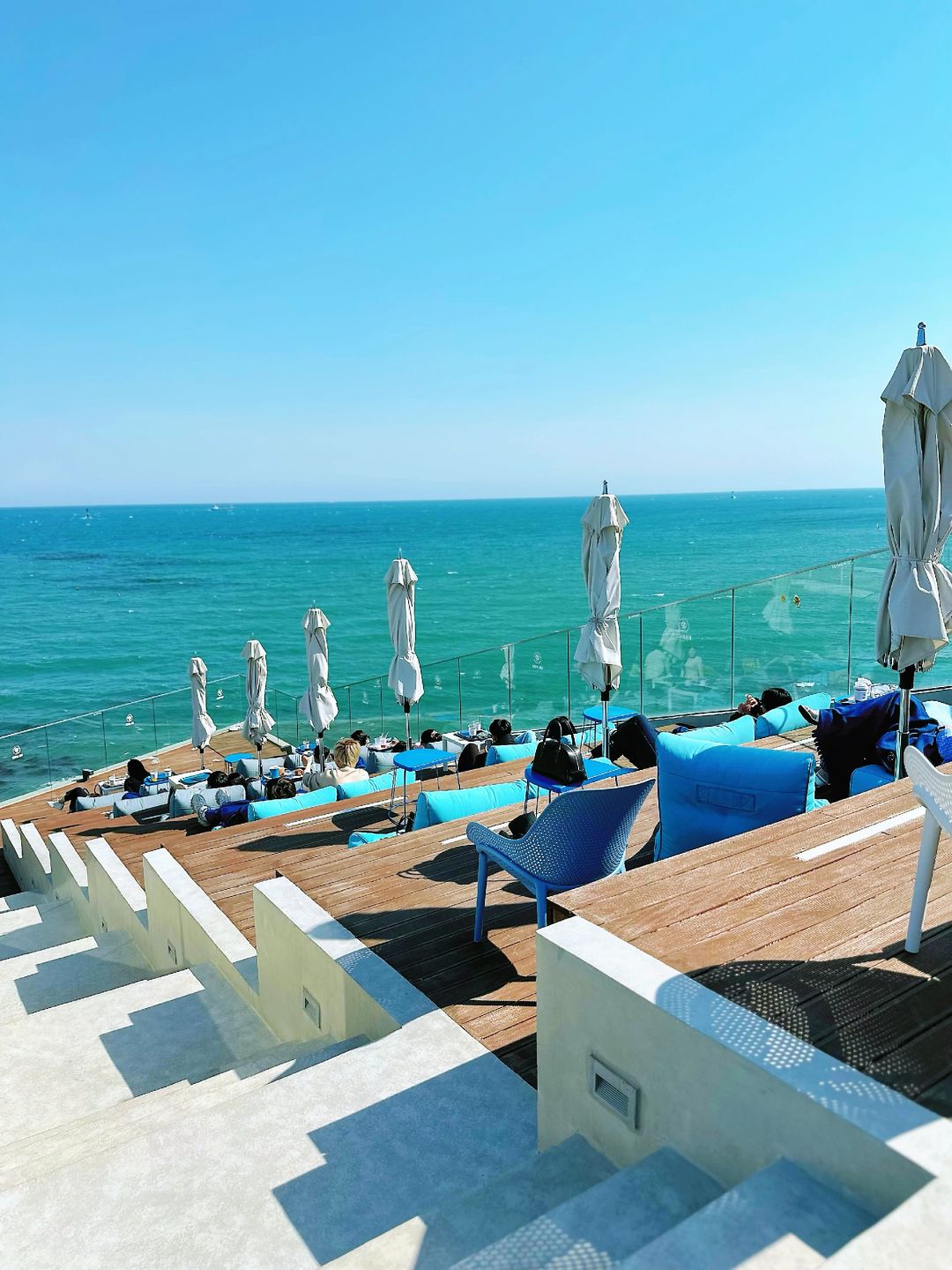 Busan/Jeju-The Coral ani cafe in Busan, South Korea, faces the sea and is breathtakingly beautiful