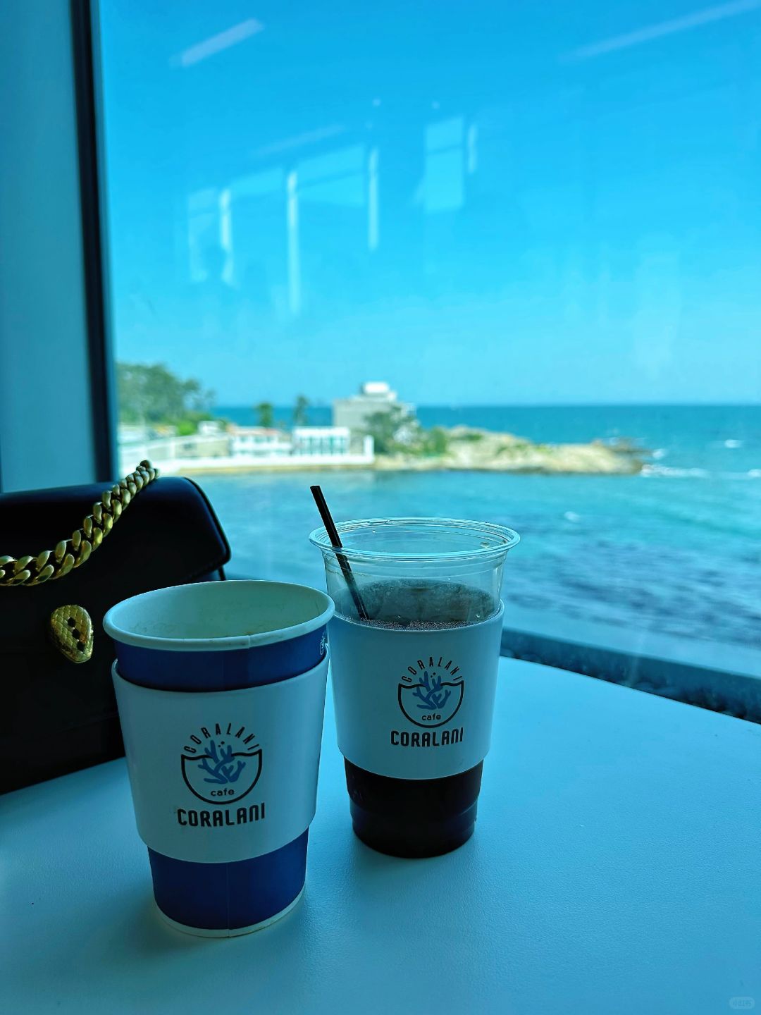 Busan/Jeju-The Coral ani cafe in Busan, South Korea, faces the sea and is breathtakingly beautiful