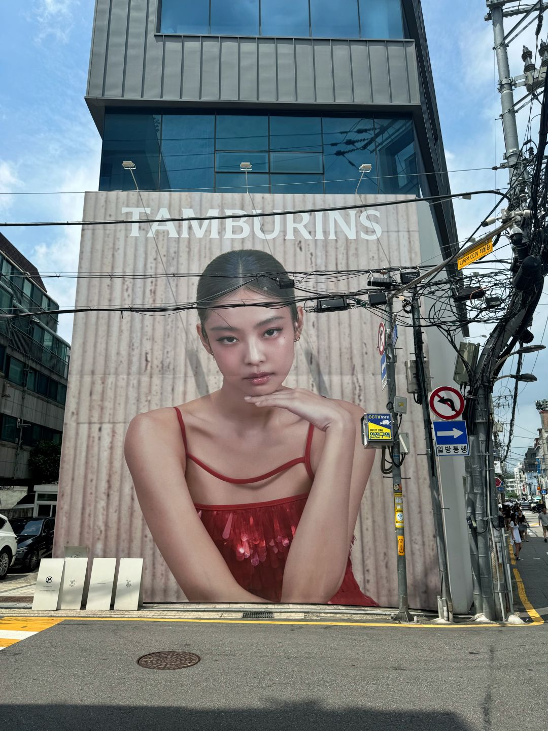 Seoul-The first stop of my trip to Seoul, taking a photo with the Jennie billboard