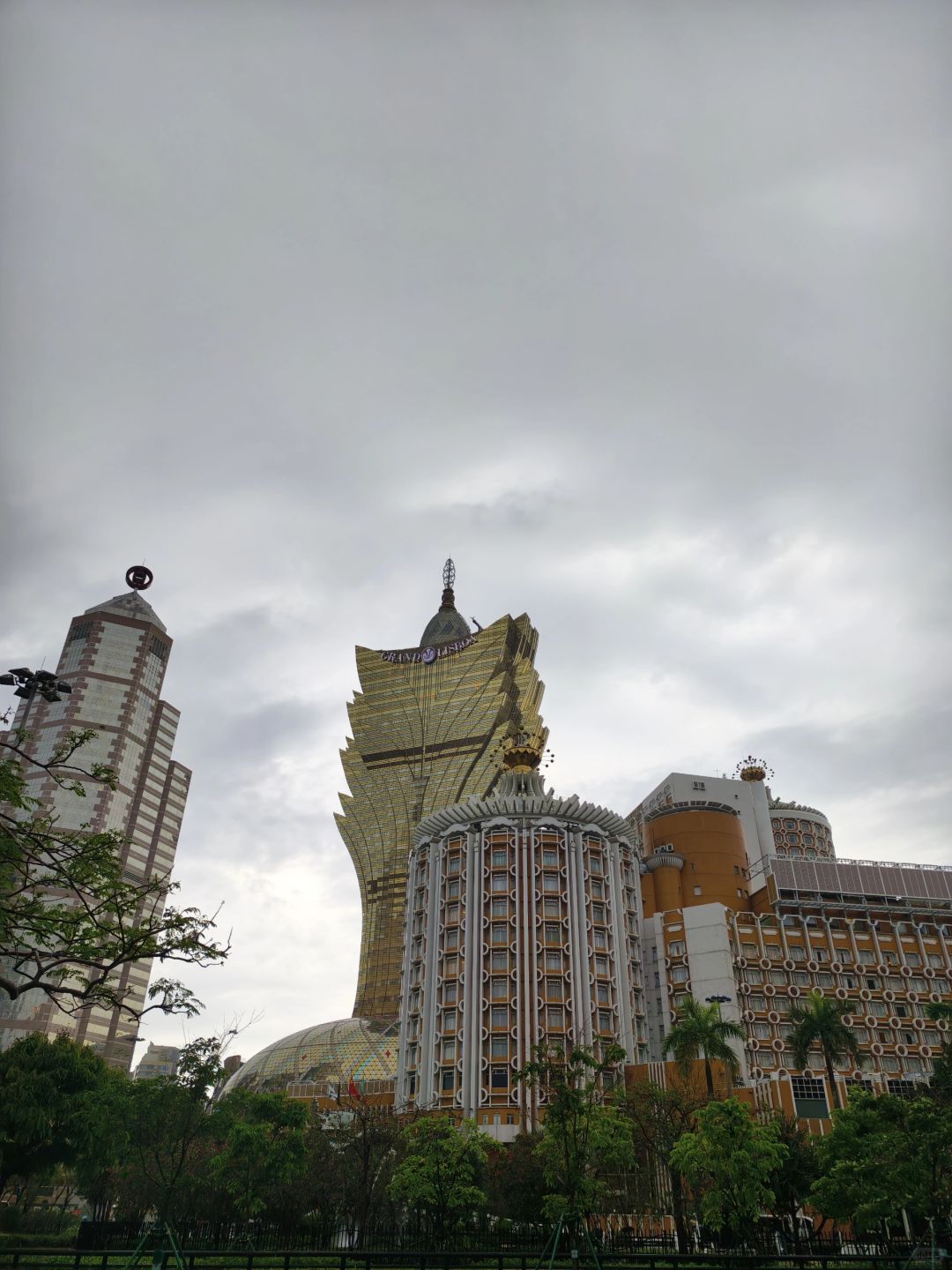 Macao-Macau city tour, experience the magnificent Grand Lisboa Casino and Fortuna Hotel