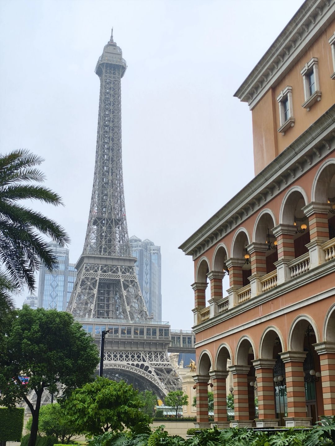 Macao-Macau city tour, experience the magnificent Grand Lisboa Casino and Fortuna Hotel