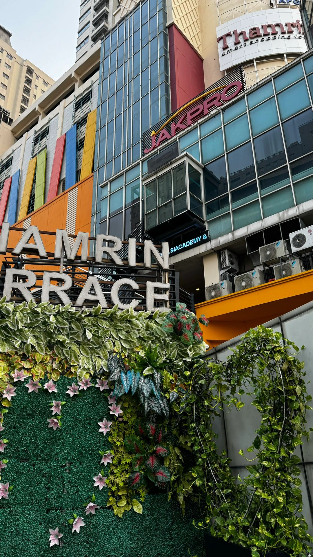 Jakarta-Travel to Jakarta, experience the Ritz-Carlton Hotel, Pacific Center shopping mall is downstairs
