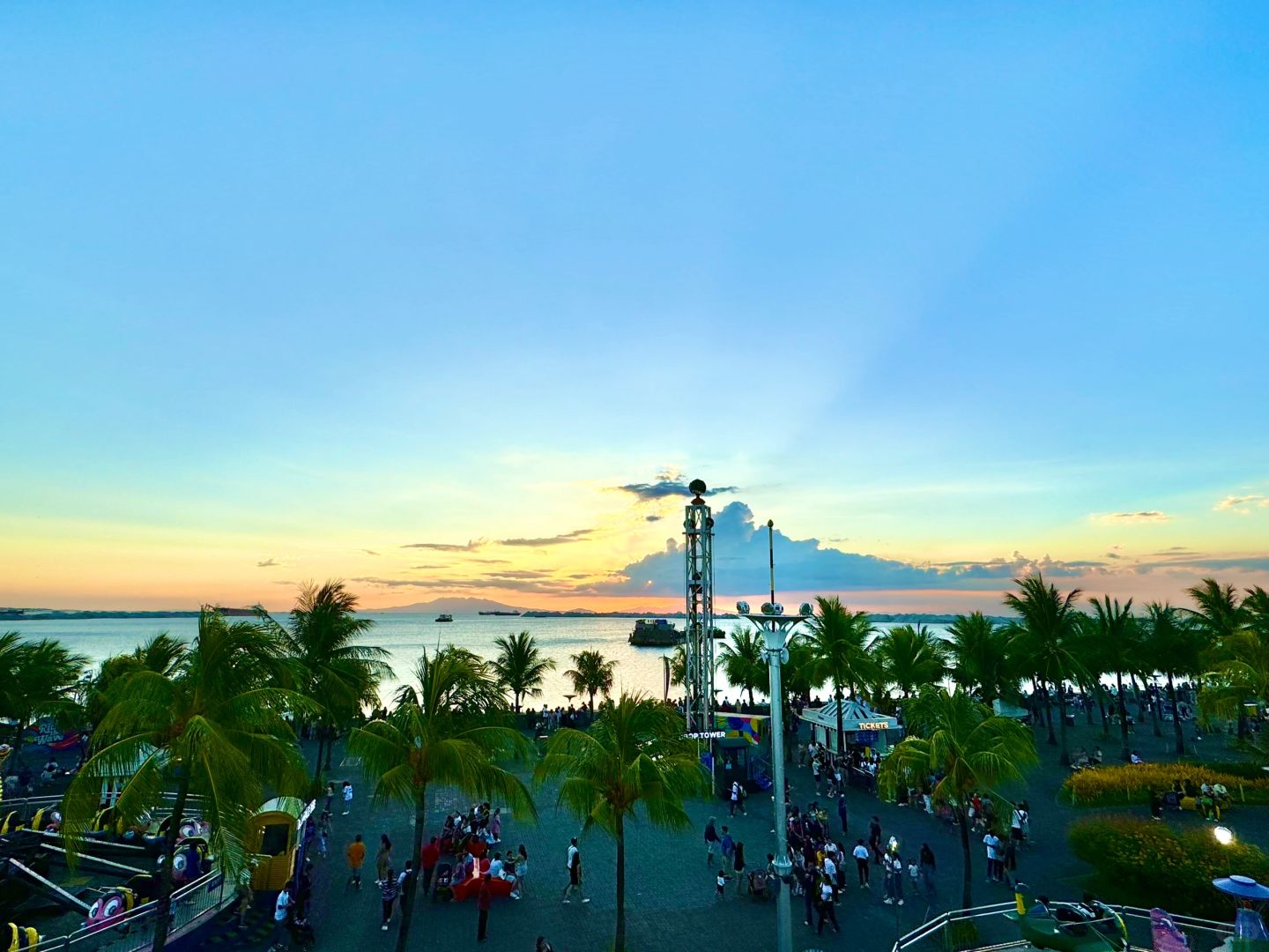 Manila/Luzon-2-Day Manila City Tour Experience, One of the Most Beautiful Sunsets in Manila Bay