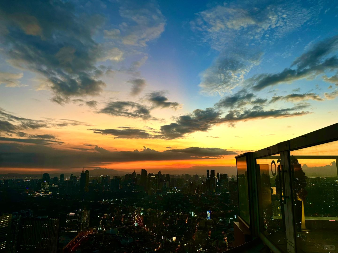 Manila/Luzon-2-Day Manila City Tour Experience, One of the Most Beautiful Sunsets in Manila Bay