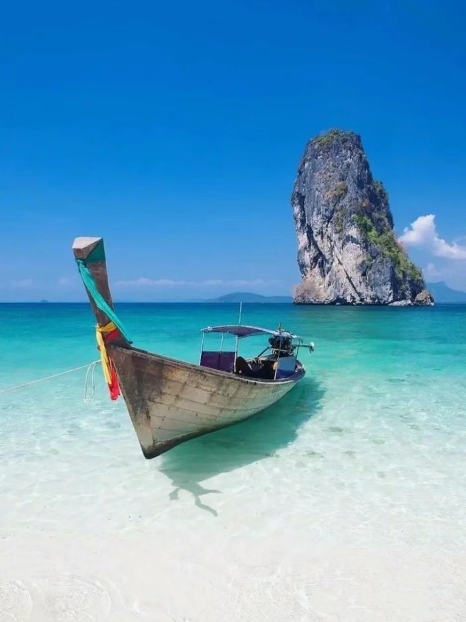 Krabi-Traveling to Krabi Island, the clear waters make you feel like you are in an aquarium