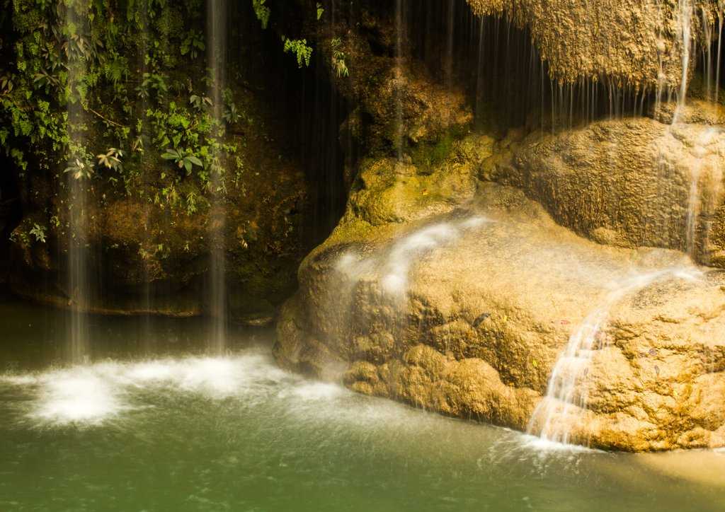 Hua Hin-Ko Luang Waterfall, a spectacular sight cascading down a 20-meter-high cliff