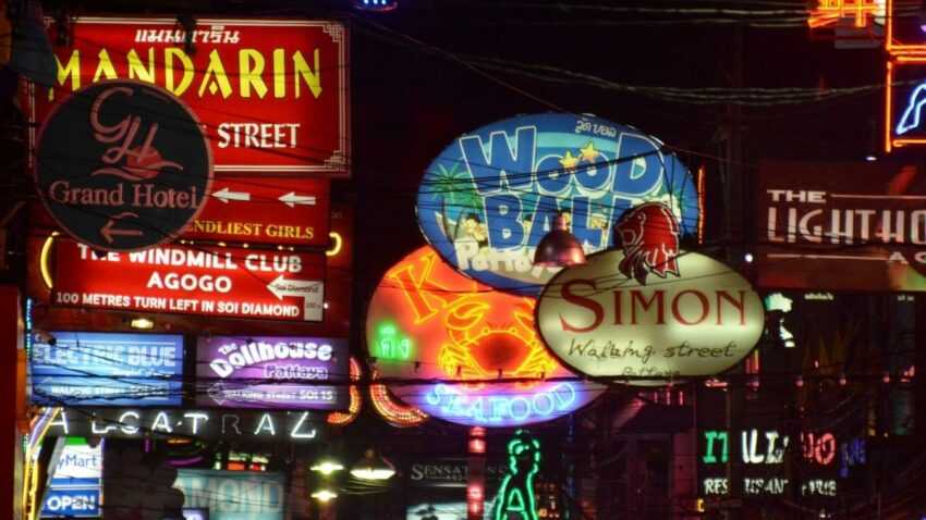 Pattaya-Walking Street?, Pattaya's red-light district, nightlife with bars, nightclubs and shows
