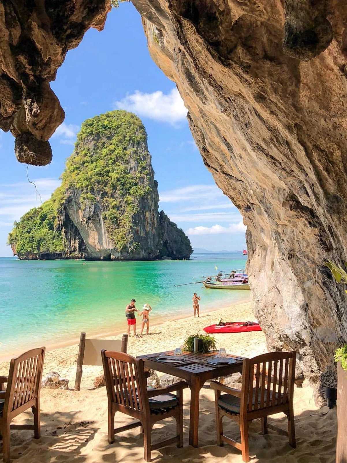 Krabi-The Grotto Cave Restaurant by the Krabi Jelly Sea?, waiting for a beautiful sunset