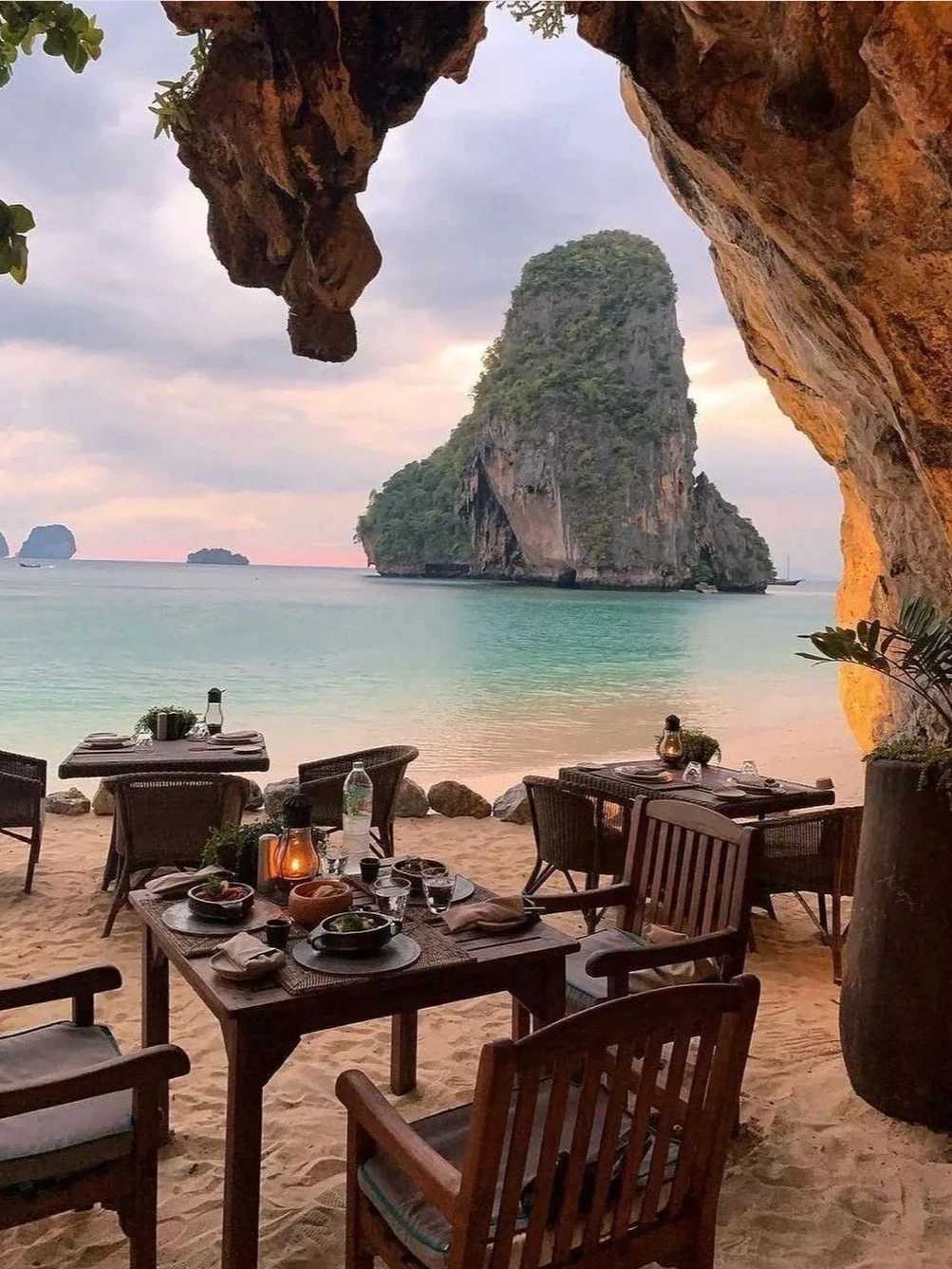 Krabi-The Grotto Cave Restaurant by the Krabi Jelly Sea?, waiting for a beautiful sunset