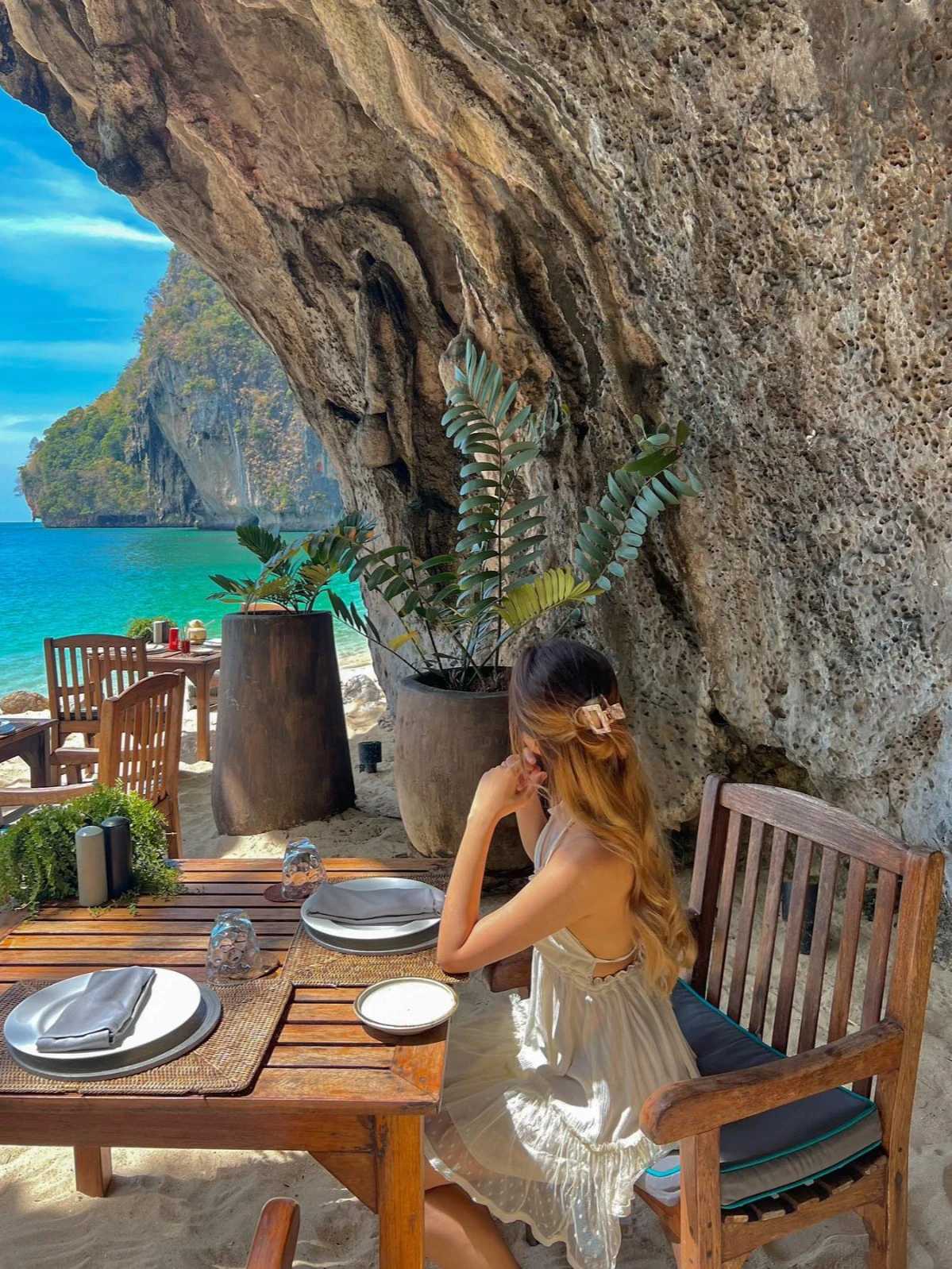 Krabi-The Grotto Cave Restaurant by the Krabi Jelly Sea?, waiting for a beautiful sunset