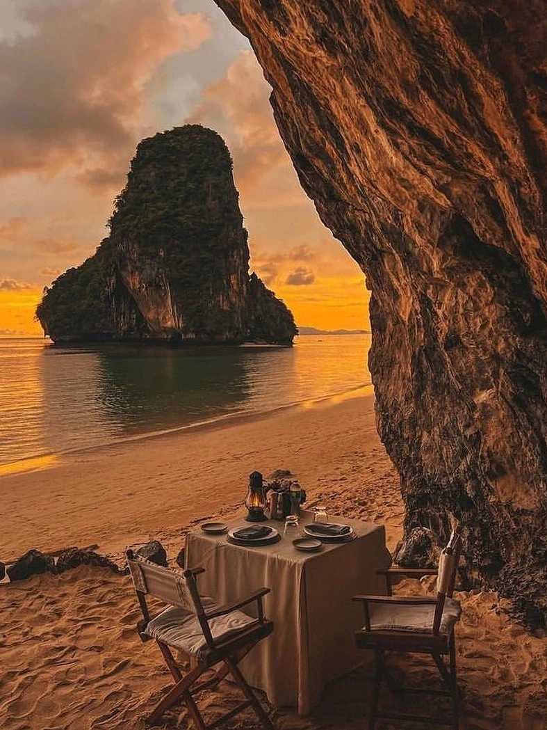 Krabi-The Grotto Cave Restaurant by the Krabi Jelly Sea?, waiting for a beautiful sunset