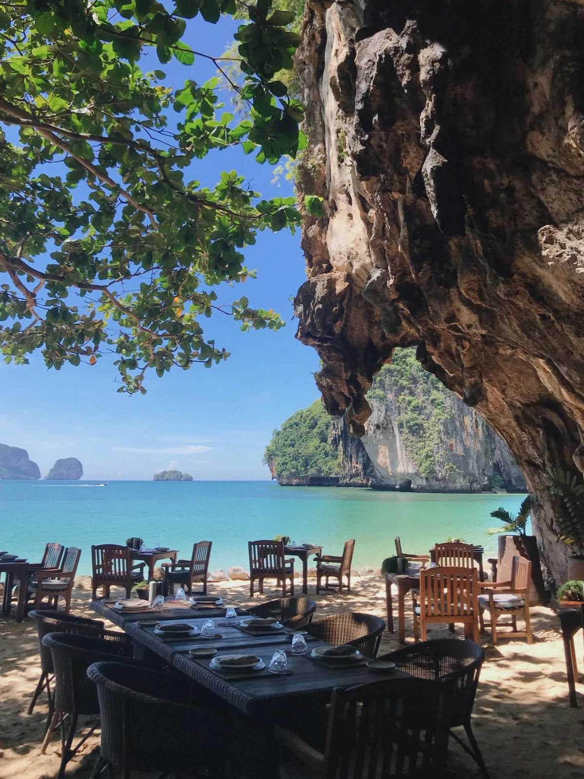Krabi-The Grotto Cave Restaurant by the Krabi Jelly Sea?, waiting for a beautiful sunset