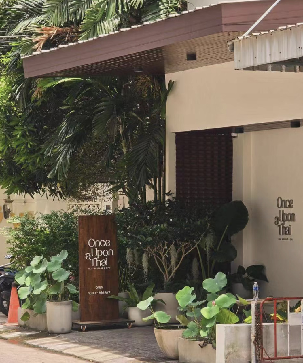 Bangkok-Once Upon A Thai?‍♀️, PhromPhong MRT Station, the most cost-effective massage shop