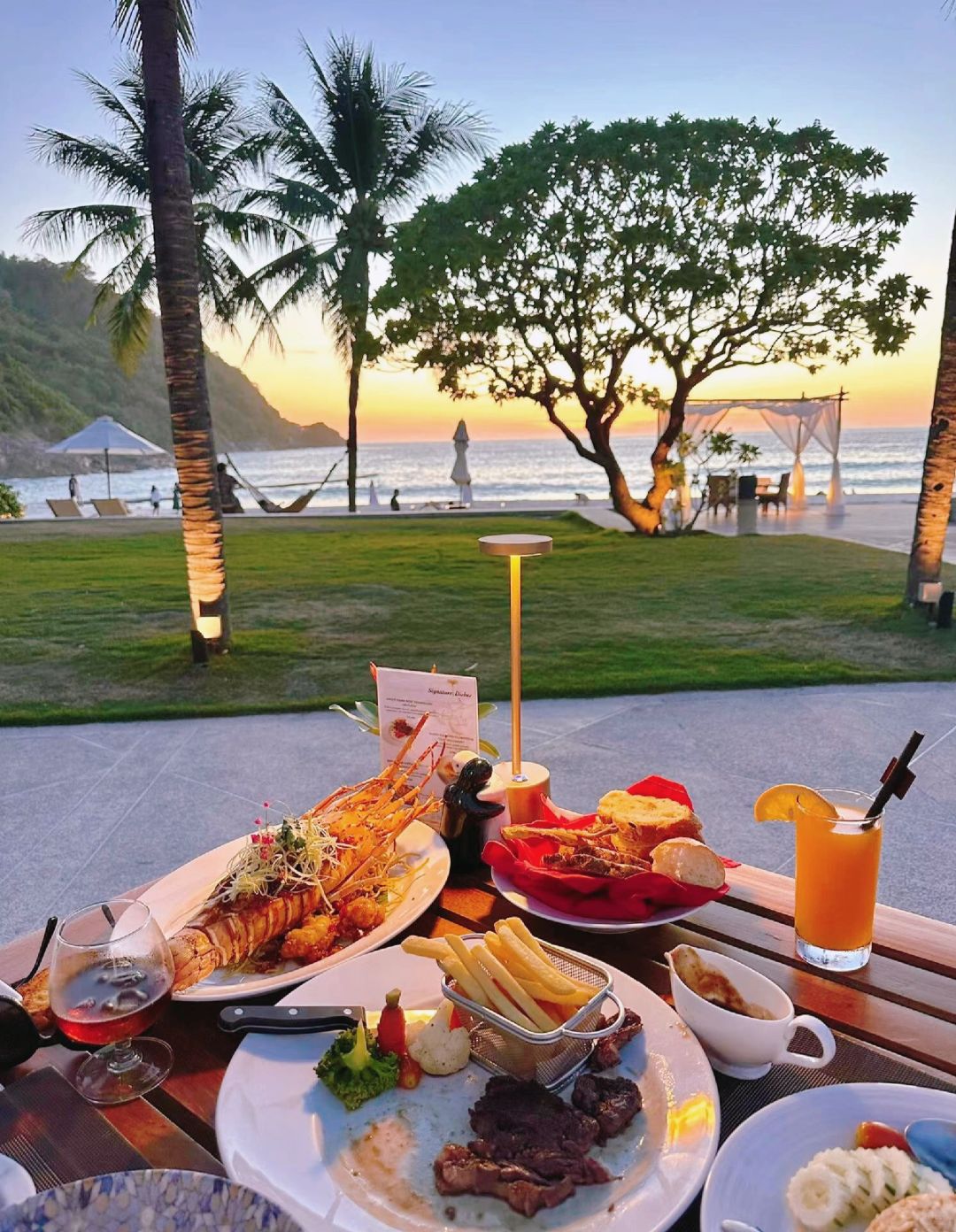 Phuket-lmpiana private hotel, seaside private pool villa room type experience drifting breakfast