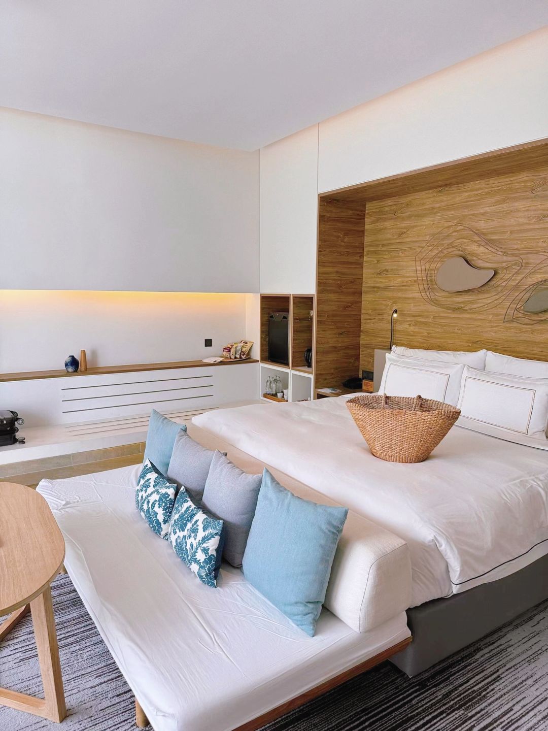 Phuket-lmpiana private hotel, seaside private pool villa room type experience drifting breakfast
