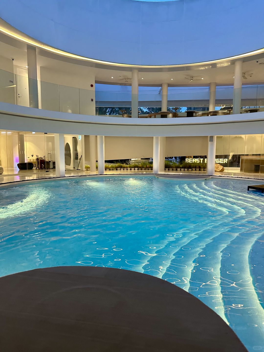 Chiang Mai-Chiang Mai G Nimman Hotel, super large swimming pool, massage parlor downstairs