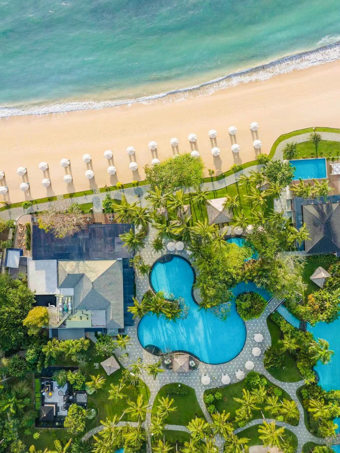 Bali-The Laguna, a Luxury Collection Resort & Spa?, Bali Hotel, Has a 5,000 square meter lagoon pool