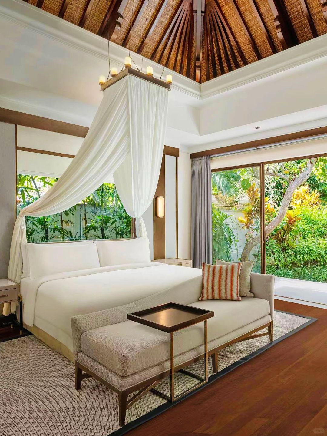 Bali-The Laguna, a Luxury Collection Resort & Spa?, Bali Hotel, Has a 5,000 square meter lagoon pool