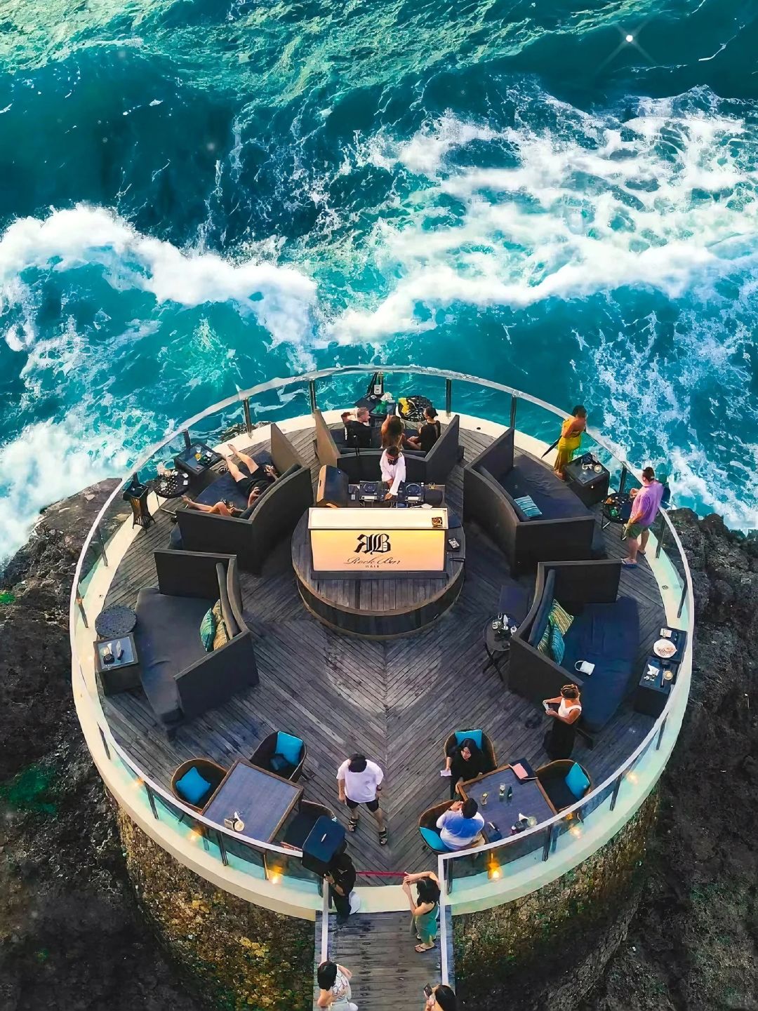 Bali-AYANA Hotel Bali?, a resort integrating dining, entertainment and shopping