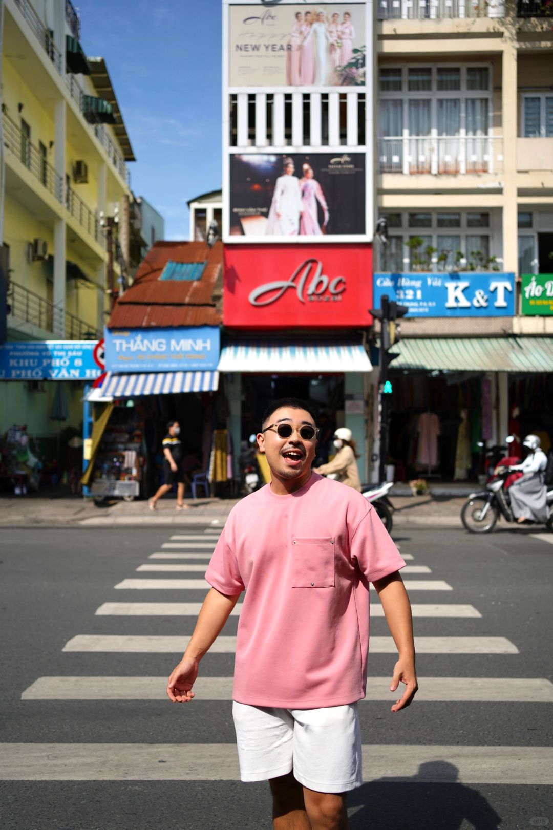 Ho Chi Minh-A 1-day travel guide to Ho Chi Minh City, including the Ho Chi Minh Museum of Fine Arts and the Pink Church