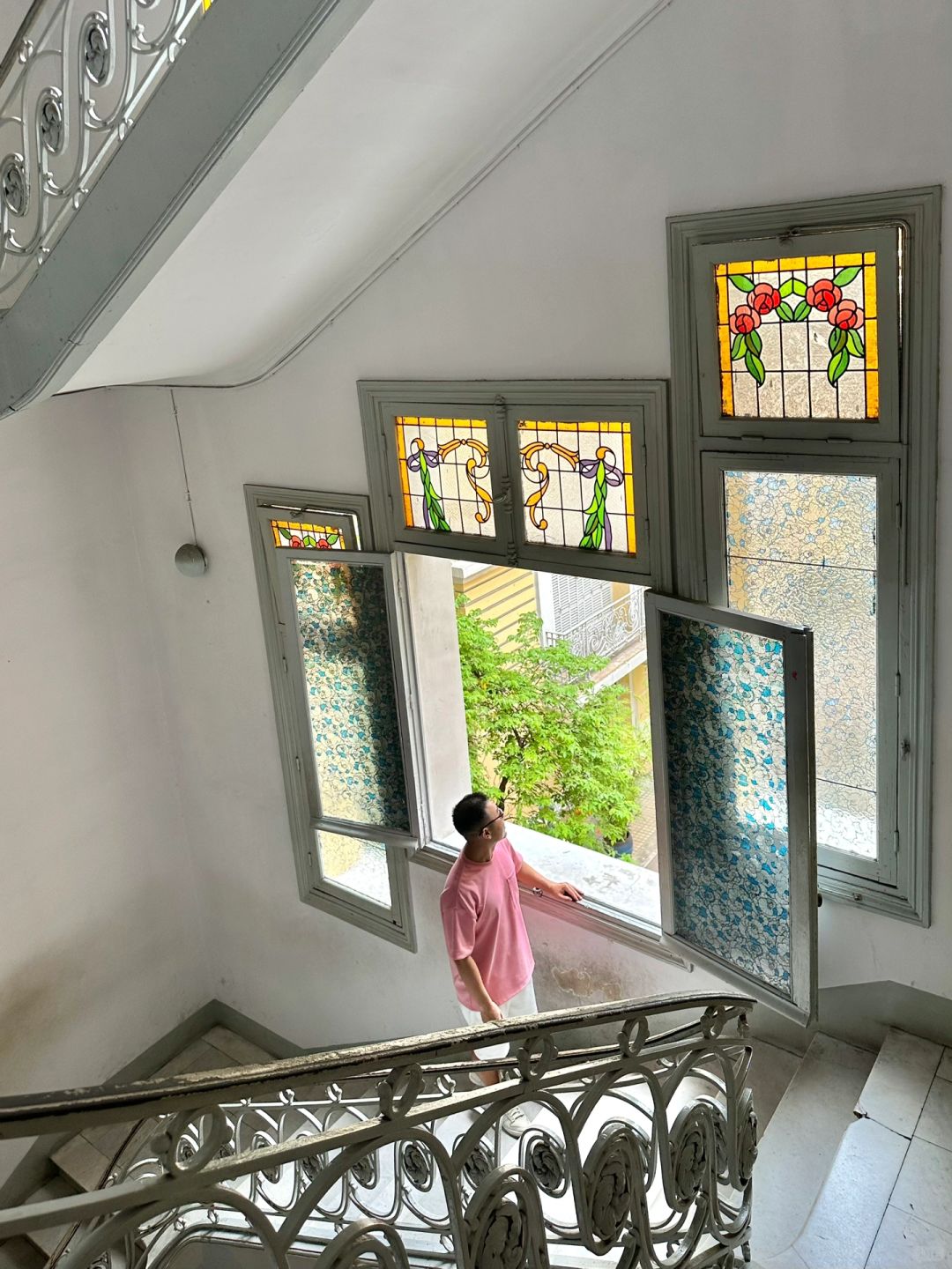 Ho Chi Minh-A 1-day travel guide to Ho Chi Minh City, including the Ho Chi Minh Museum of Fine Arts and the Pink Church