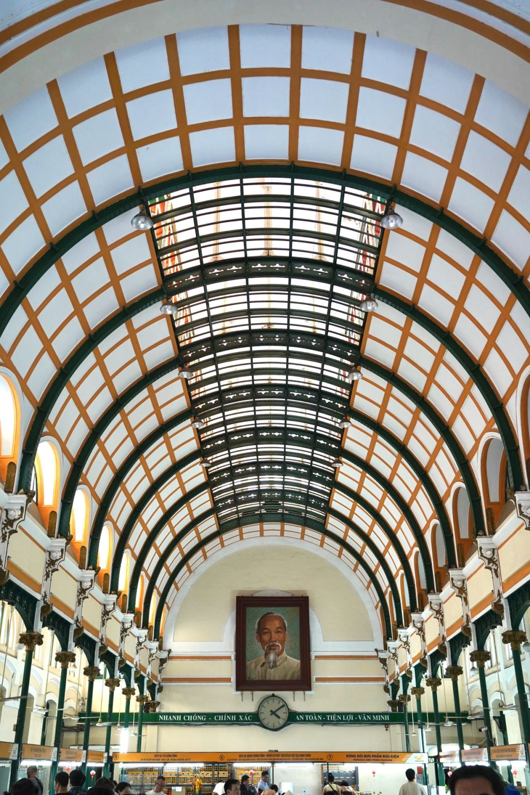 Ho Chi Minh-A 1-day travel guide to Ho Chi Minh City, including the Ho Chi Minh Museum of Fine Arts and the Pink Church