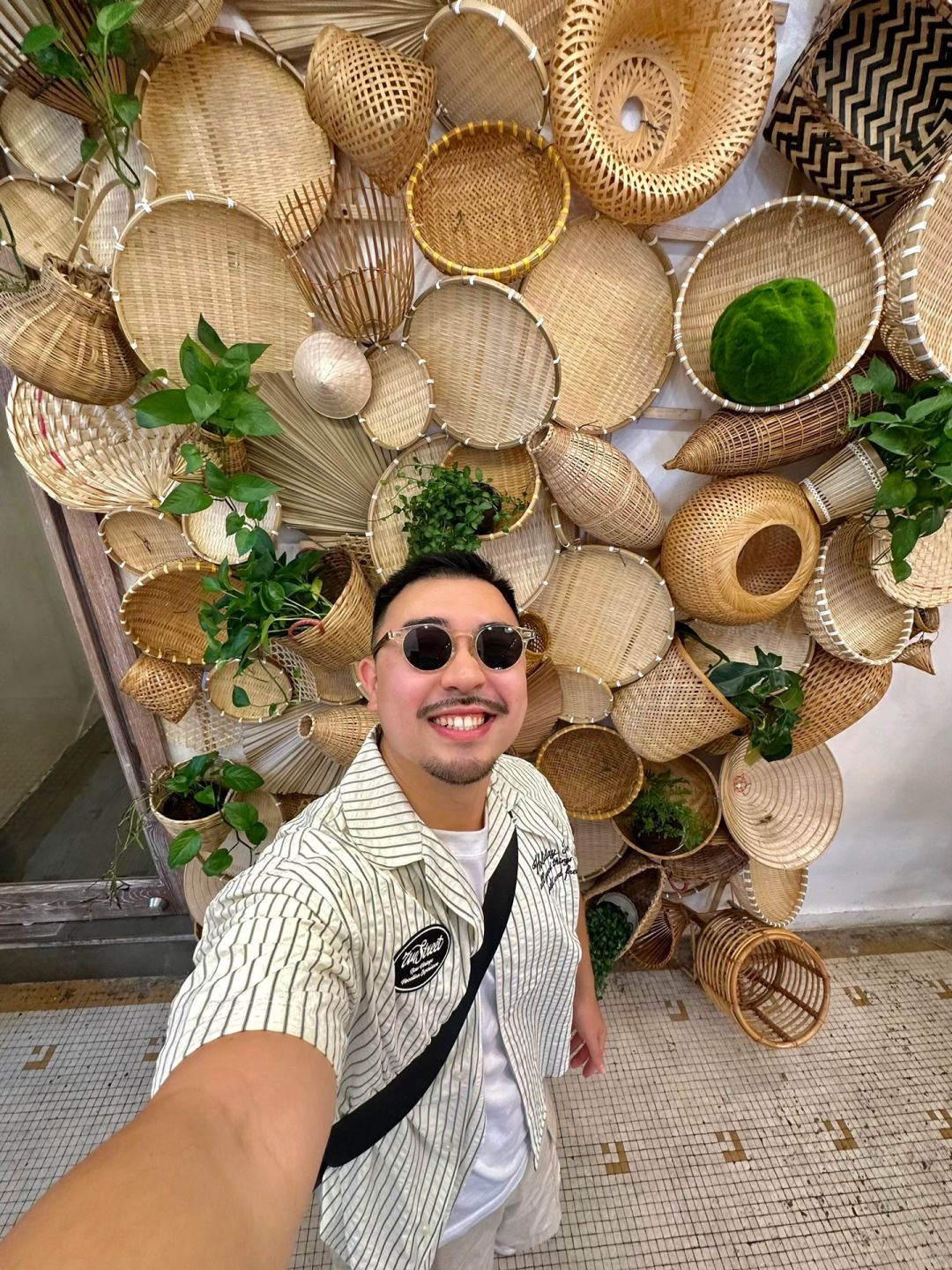 Ho Chi Minh-A 1-day travel guide to Ho Chi Minh City, including the Ho Chi Minh Museum of Fine Arts and the Pink Church