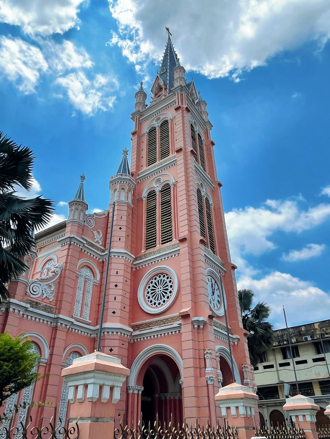 Ho Chi Minh-A short city tour of Ho Chi Minh City?, Vietnam, riding a motorcycle around the city