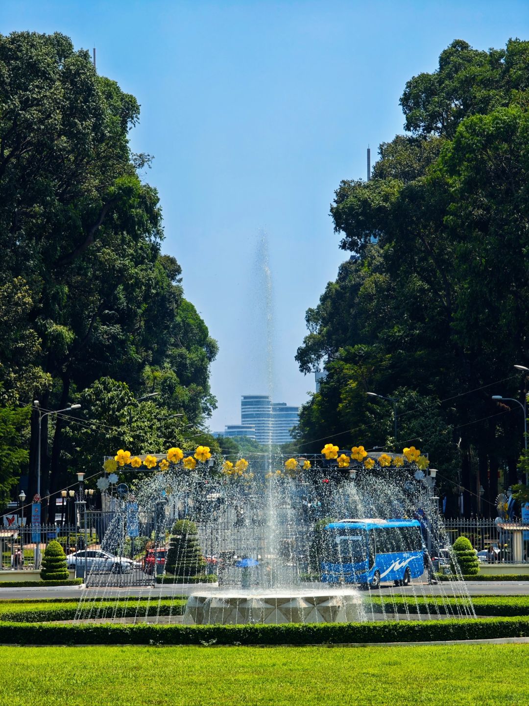 Ho Chi Minh-A short city tour of Ho Chi Minh City?, Vietnam, riding a motorcycle around the city