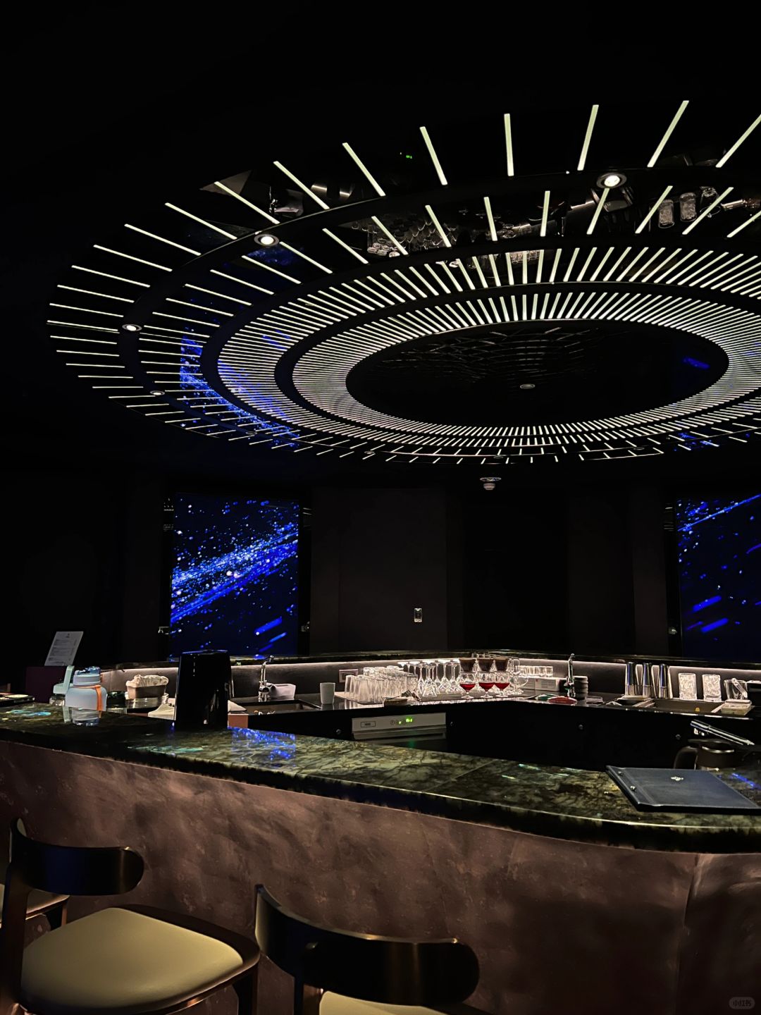 Taiwan-Kaohsiung Chunyu SS Bar?, space-themed decoration style, tasting Galaxy Light cocktail