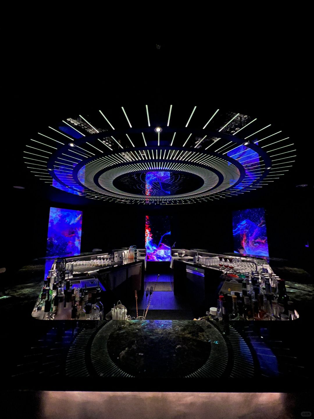 Taiwan-Kaohsiung Chunyu SS Bar?, space-themed decoration style, tasting Galaxy Light cocktail