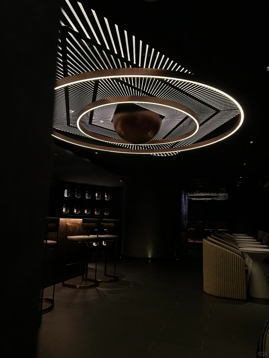 Taiwan-Kaohsiung Chunyu SS Bar?, space-themed decoration style, tasting Galaxy Light cocktail