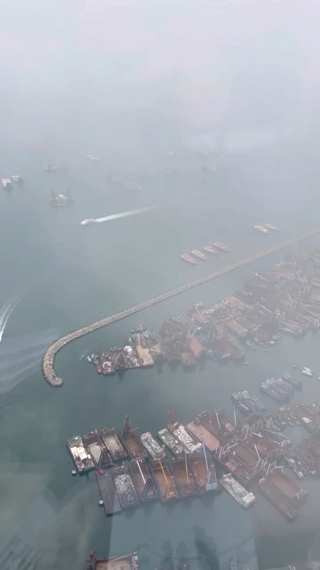 Hong kong-The tallest Ritz-Carlton Hotel in Hong Kong overlooks Hong Kong from the clouds
