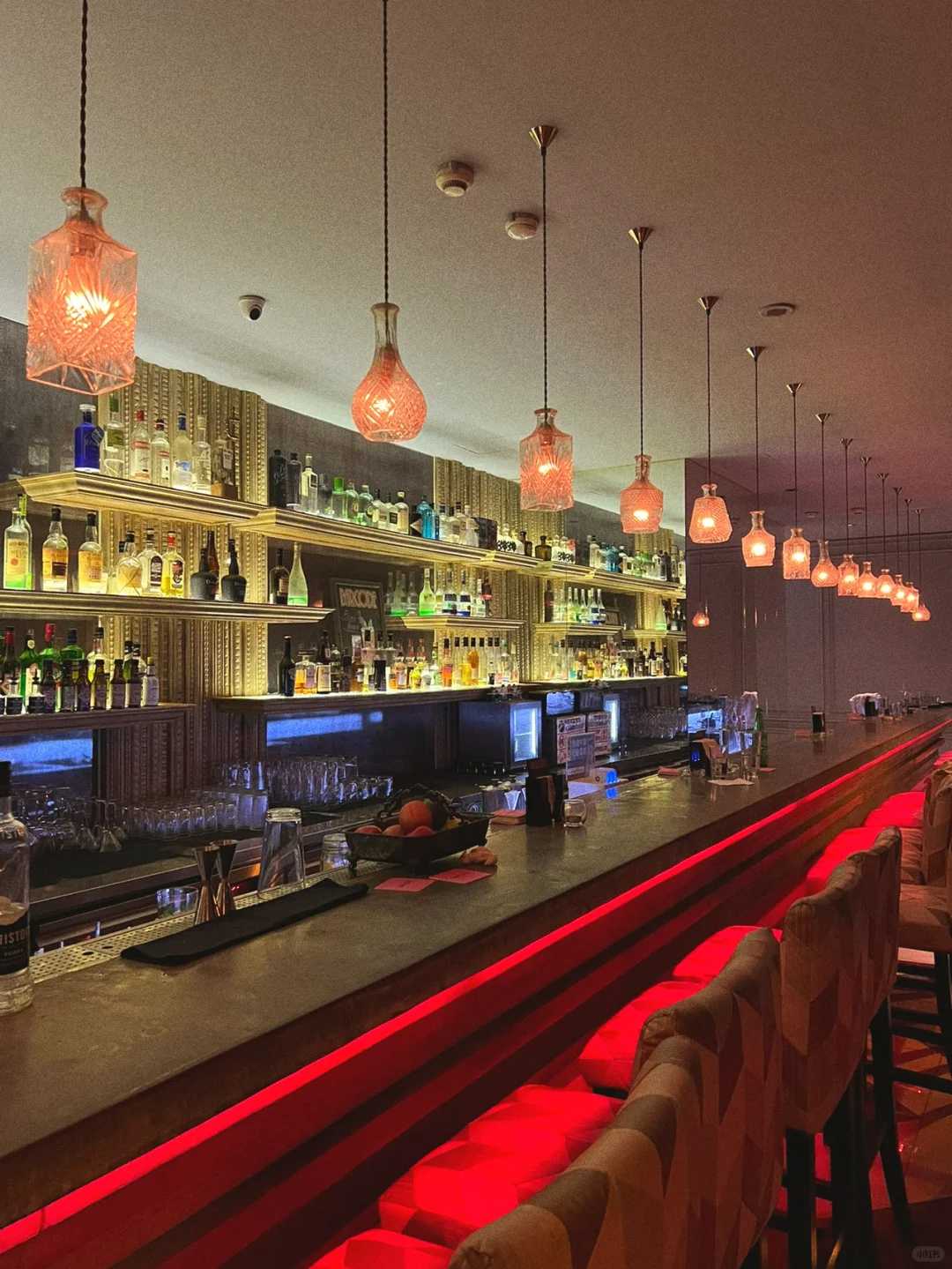 Taiwan-Kaohsiung Barcode Bar?, the atmosphere inside the store is a bit like a small nightclub