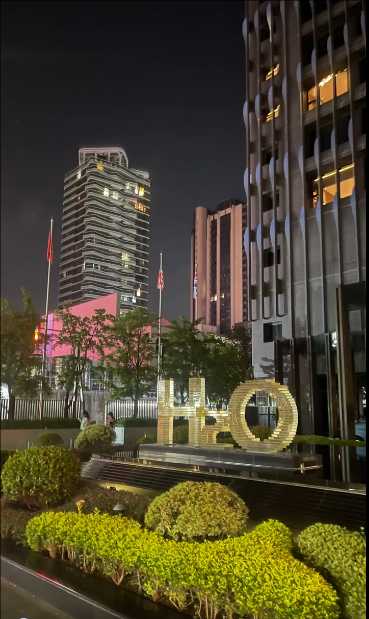 Taiwan-Kaohsiung Gushan H2O? Shuijingzhan swimming pool bar and nightclub, high-altitude city night view