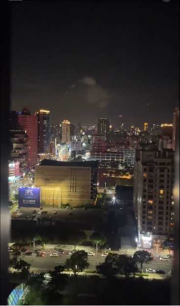 Taiwan-Kaohsiung Gushan H2O? Shuijingzhan swimming pool bar and nightclub, high-altitude city night view