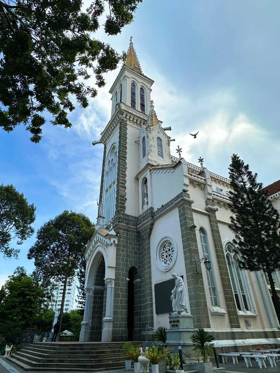 Ho Chi Minh-Reunification Palace, Pham Ngu Lao Street, Cafe Residence and Saigon Night Market Tour