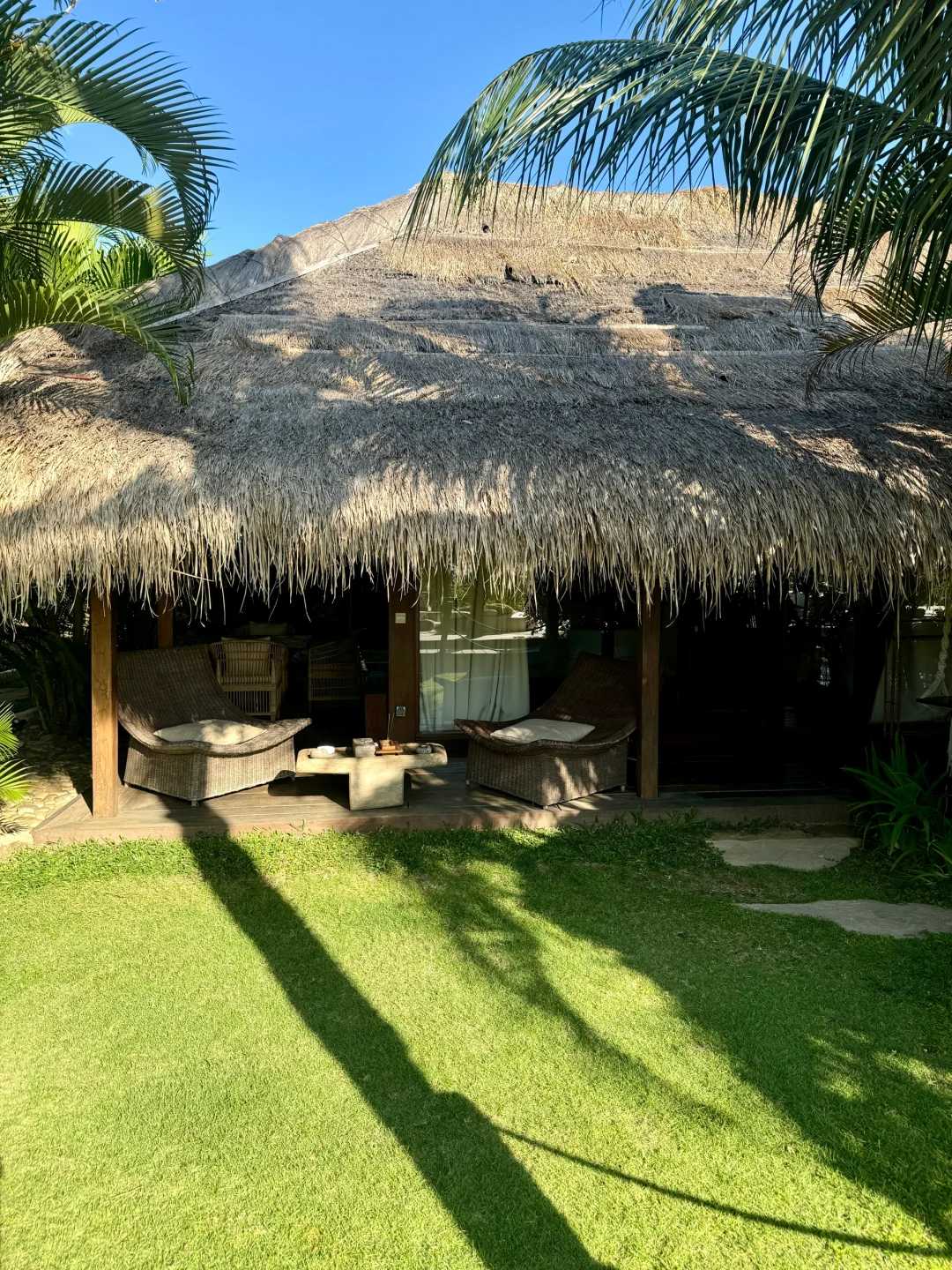 Bali-La Cabane hotel, lie on the floating bed in the hotel pool and forget all your worries